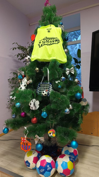 КОНКУРС ПОДЕЛОК "ФУТБОЛЬНАЯ ËЛОЧКА 2026".