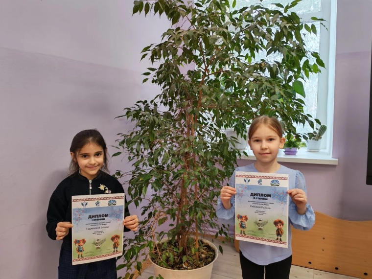 ДВЕ ЗВЕЗДОЧКИ ИЗ 2Б!.