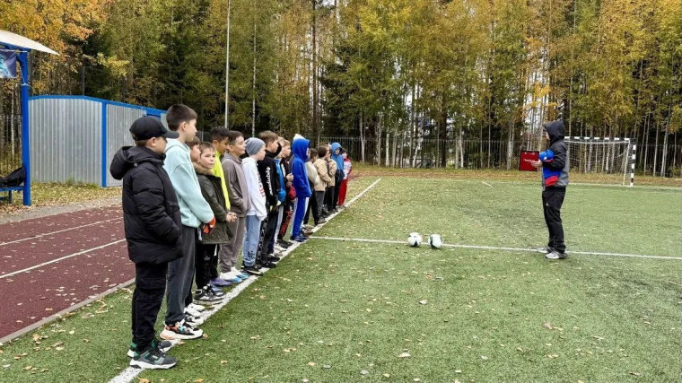 ШКОЛЬНЫЙ ТУРНИР ПО МИНИ-ФУТБОЛУ СРЕДИ 4 КЛАССОВ.