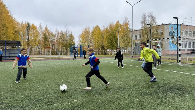 ШКОЛЬНЫЙ ТУРНИР ПО МИНИ-ФУТБОЛУ СРЕДИ 4 КЛАССОВ.