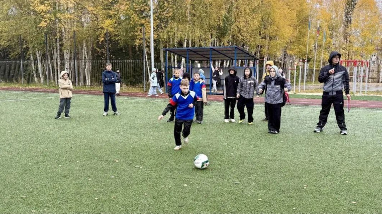 ШКОЛЬНЫЙ ТУРНИР ПО МИНИ-ФУТБОЛУ СРЕДИ 4 КЛАССОВ.