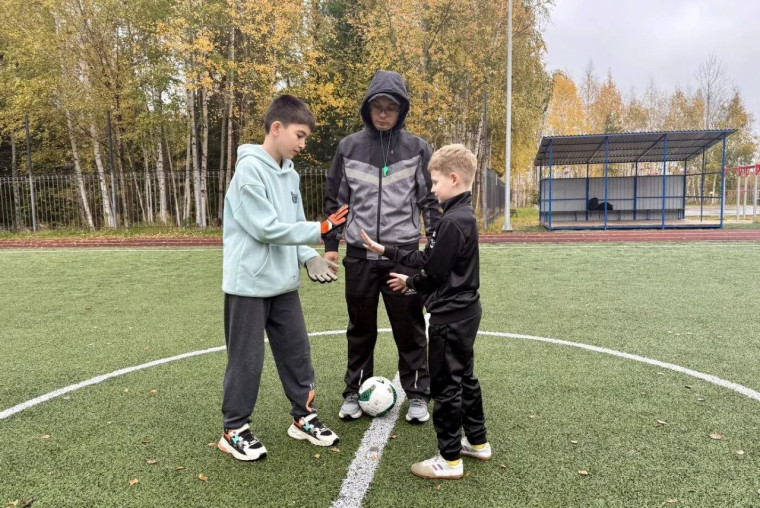 ШКОЛЬНЫЙ ТУРНИР ПО МИНИ-ФУТБОЛУ СРЕДИ 4 КЛАССОВ.