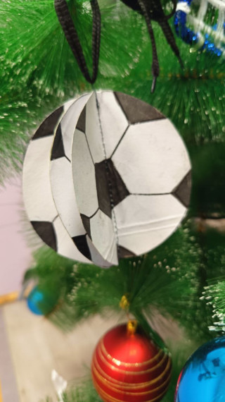 КОНКУРС ПОДЕЛОК "ФУТБОЛЬНАЯ ËЛОЧКА 2026".